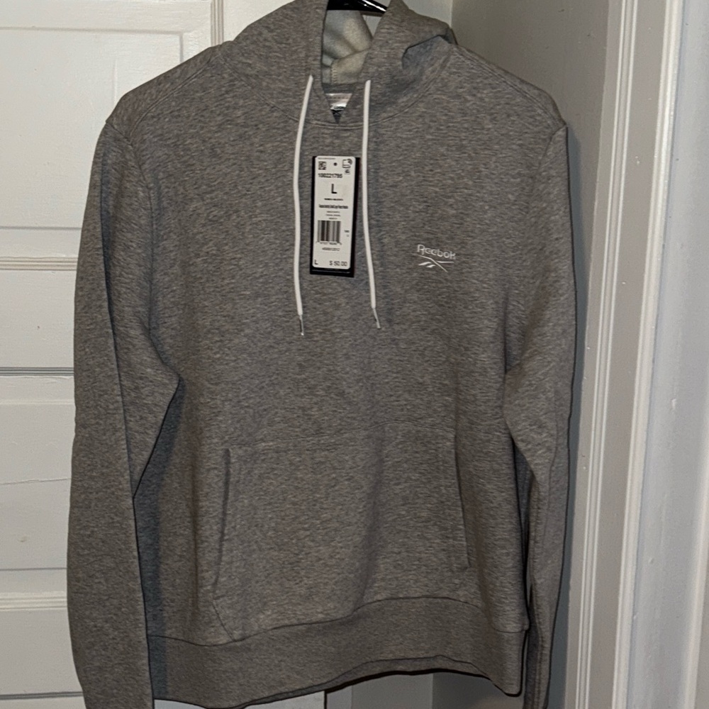 Brand New with tags Hoodie !!Reebok Heather Gray Pullover. Large